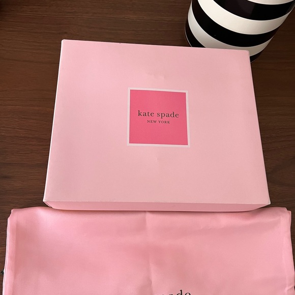 KATE SPADE NEW YORK MAISIE SERRANO PEARL CONVERTIBLE CROSSBODY BAG IN WARM BEIGE - Picture 7 of 7